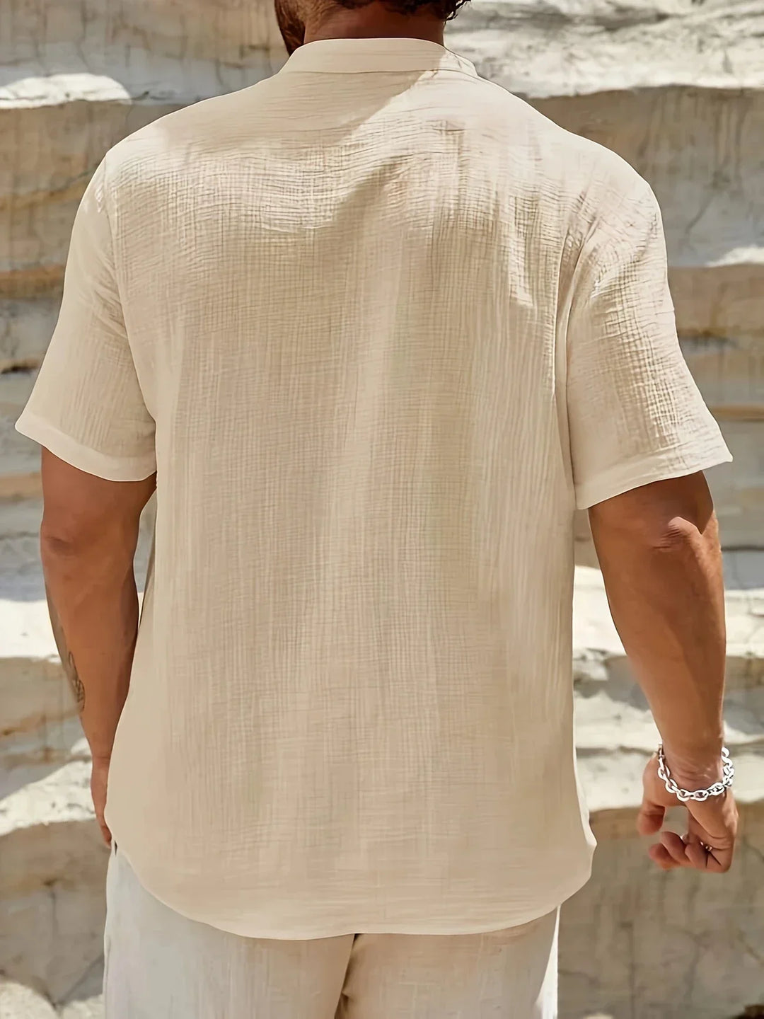 Camisa de verão elegante com gola alta