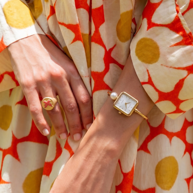 Relógio de pulso feminino com mostrador quadrado dourado – estilo minimalista clássico
