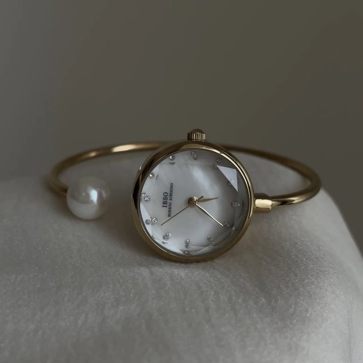 Relógio elegante com pulseira de pérolas – Relógio com bracelete dourado e mostrador de madrepérola
