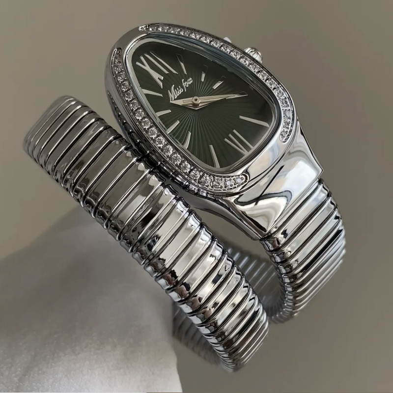 Relógio Serpente Verde – Pulseira Elástica Prateada e Verde em Forma de Serpente