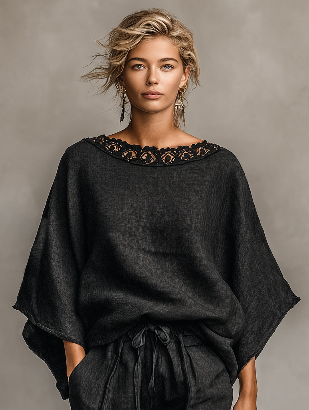 Conjunto feminino de Blusa de Linho Misto com Renda e Gola Barco e calções