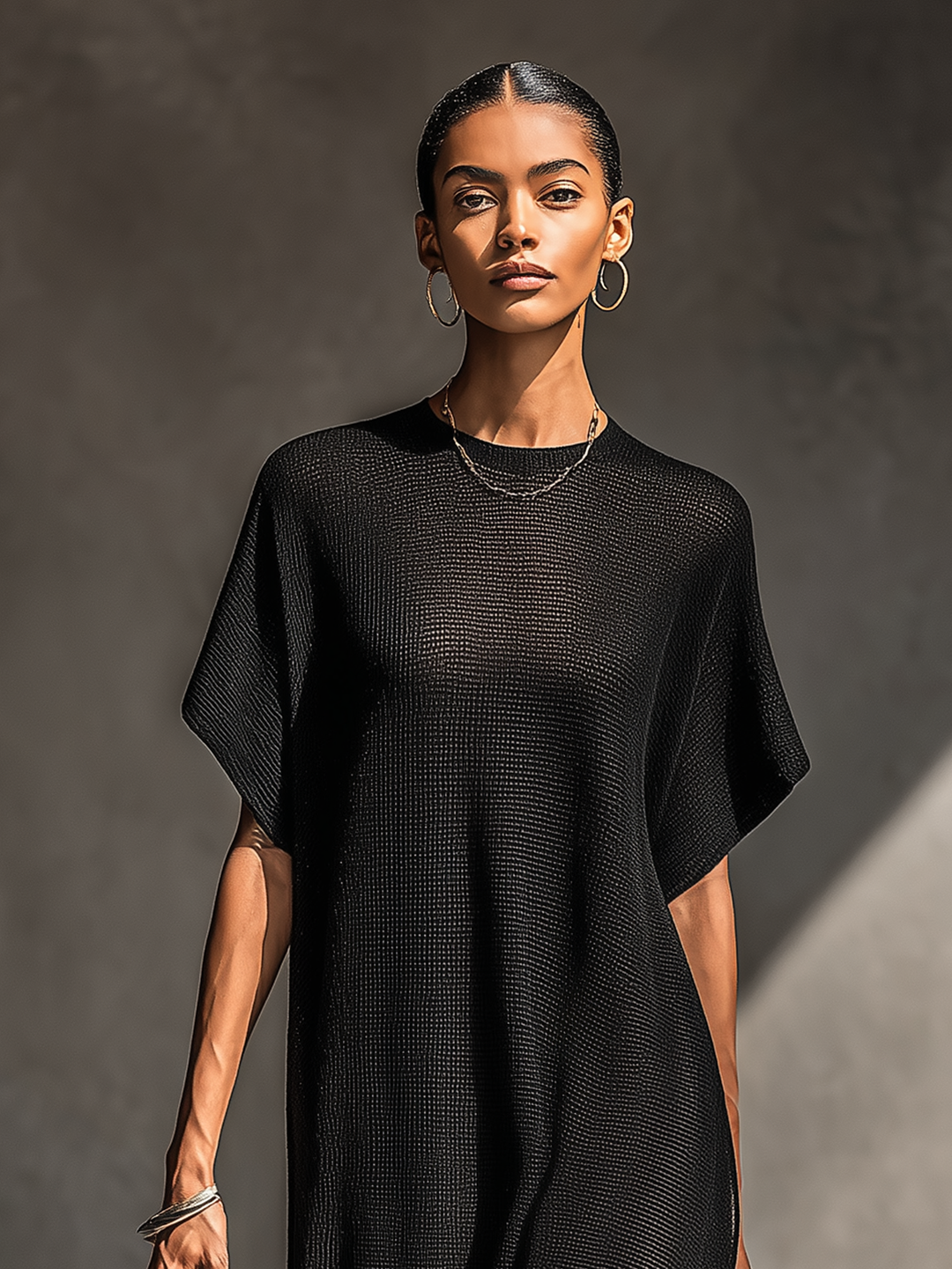 Vestido maxi de malha transparente com mangas curtas