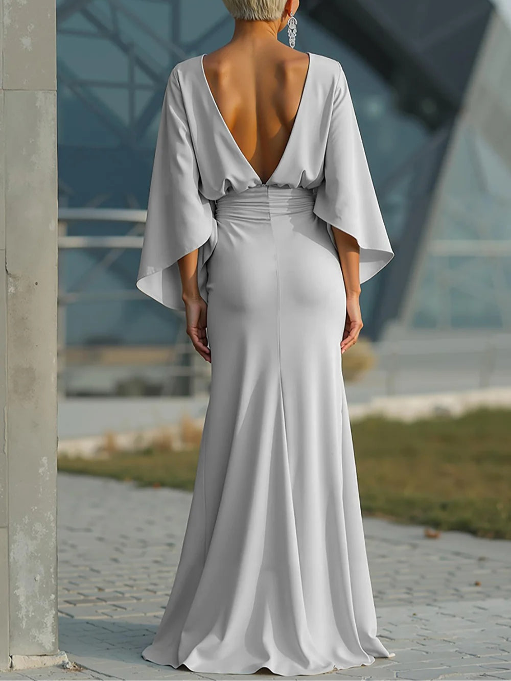 Clara | Vestido elegante com decote em V, costas nuas e mangas