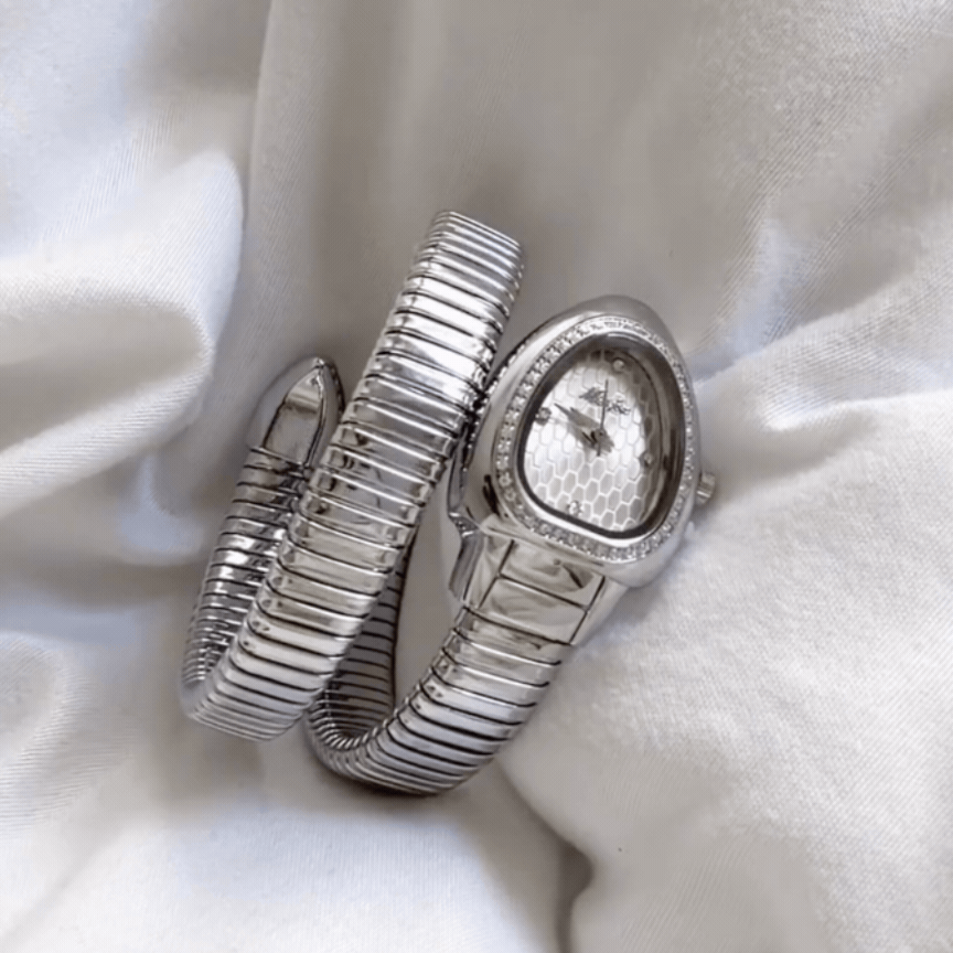 Relógio Serpenti Envolvente Prateado – Relógio de Pulseira com Cabeça de Cobra e Mostrador Gravado