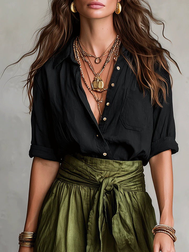 Vera | Conjunto de duas peças: camiseta preta e saia midi verde-oliva