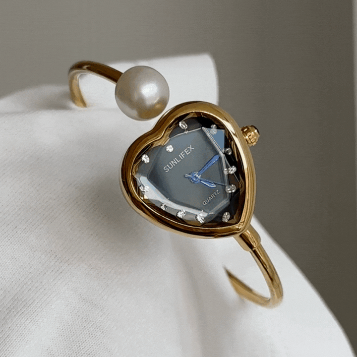 Relógio com bracelete dourado e mostrador preto em forma de coração – Relógio feminino de quartzo da moda