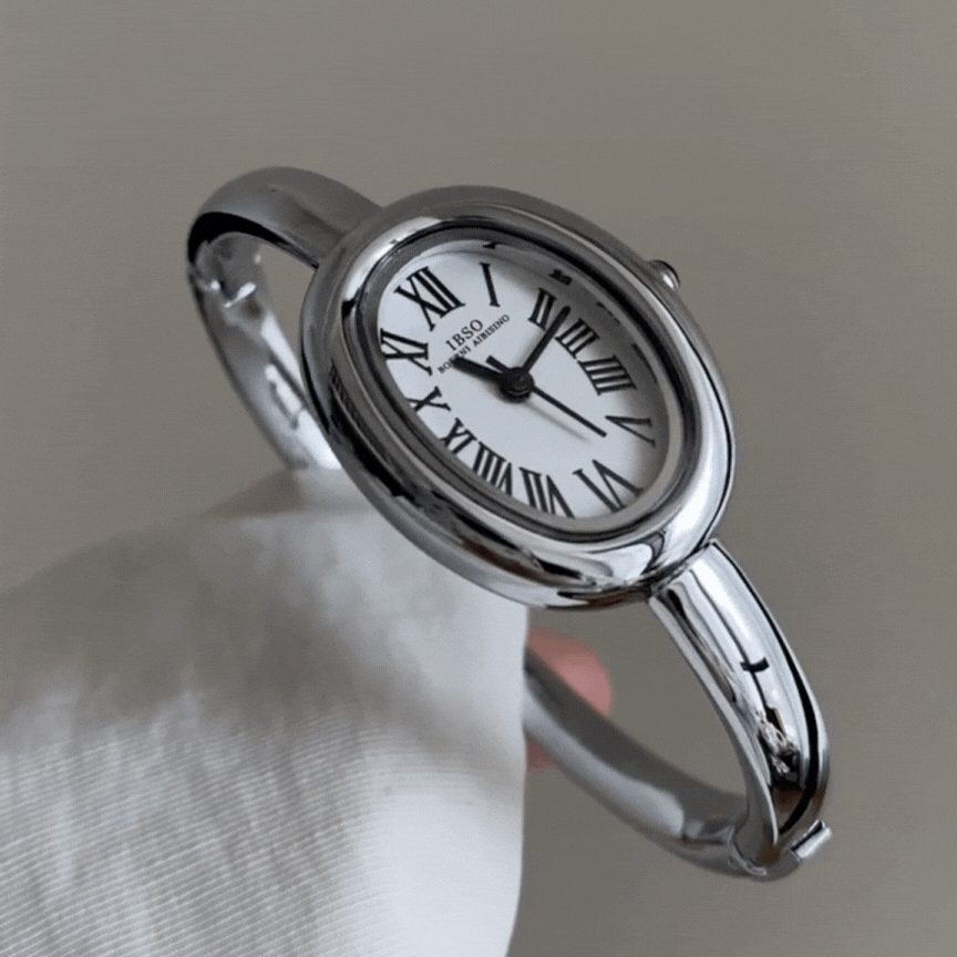 Relógio com bracelete prateado elegante – mostrador branco em forma de banheira, acessório de destaque para mulheres
