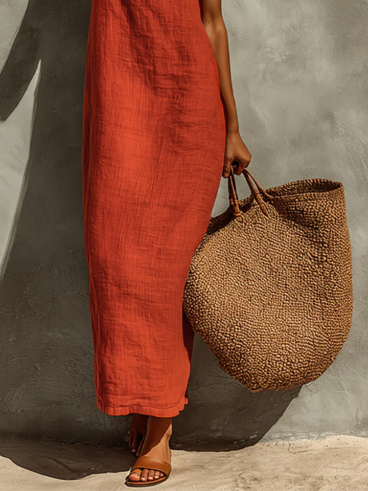 Vestido feminino vermelho de algodão com alças finas e decote quadrado