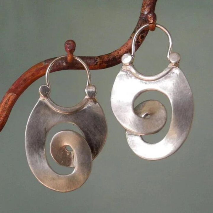 Brincos de prata em espiral vintage
