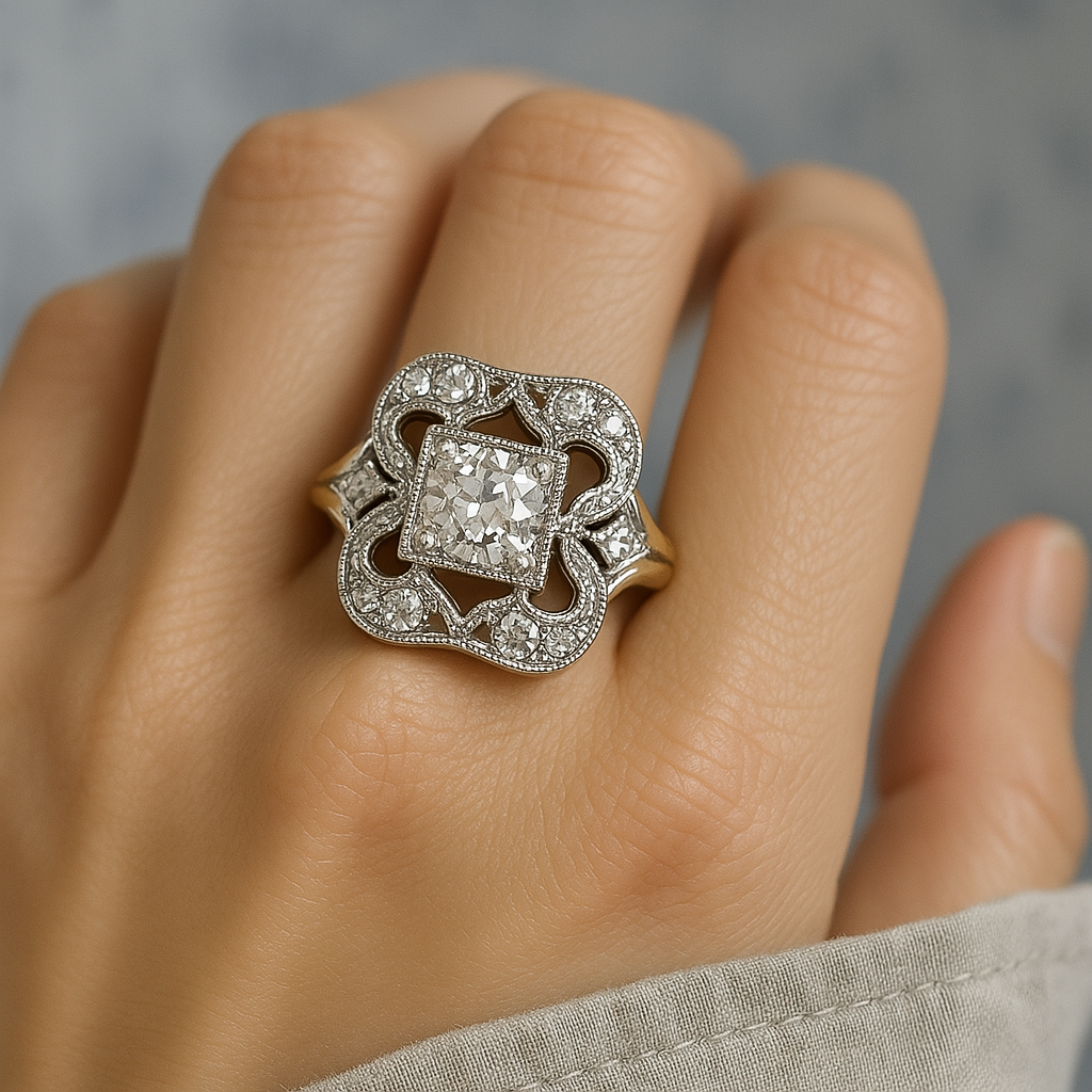 Anel vintage de ouro com zircônia