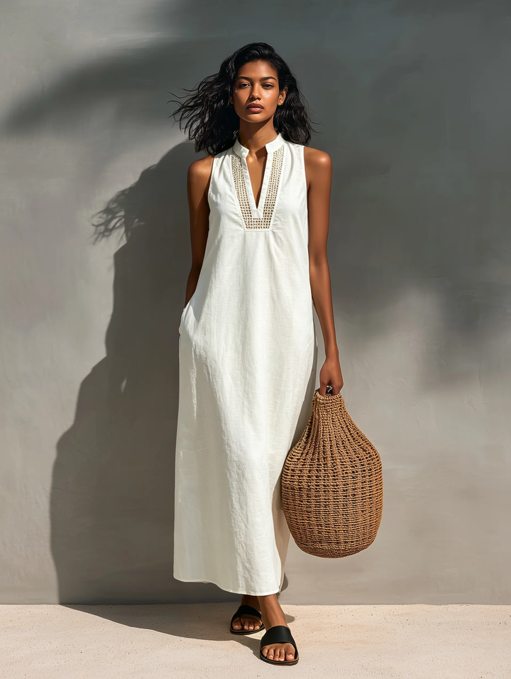 Vestido maxi minimalista sem mangas com decote recortado